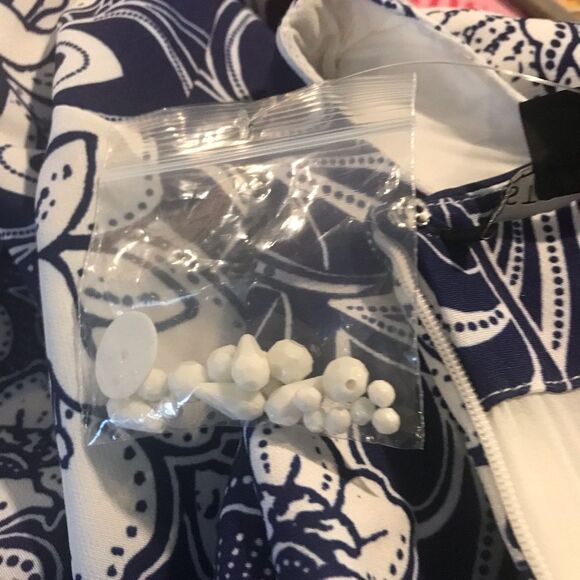 Boston Proper Blue & White Floral Sheath Dress Women Size 2 Beaded Neckline NWT - Picture 9 of 12